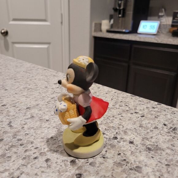 Vintage Disney Minnie Mouse Ceramic Figurine Picnic Basket - Picture 2 of 5